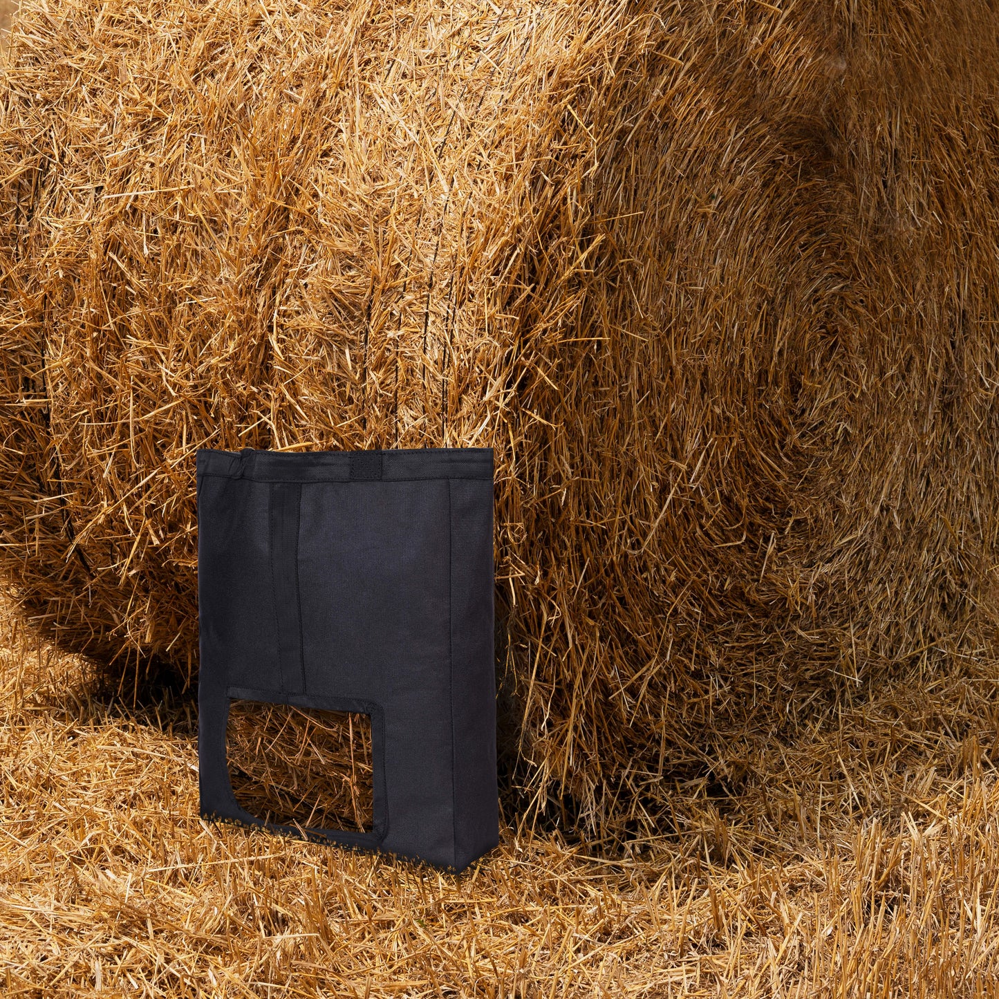 "Stylish & Durable Hay Bag – Perfect for Convenient Horse Feeding".(Art-HB-05)