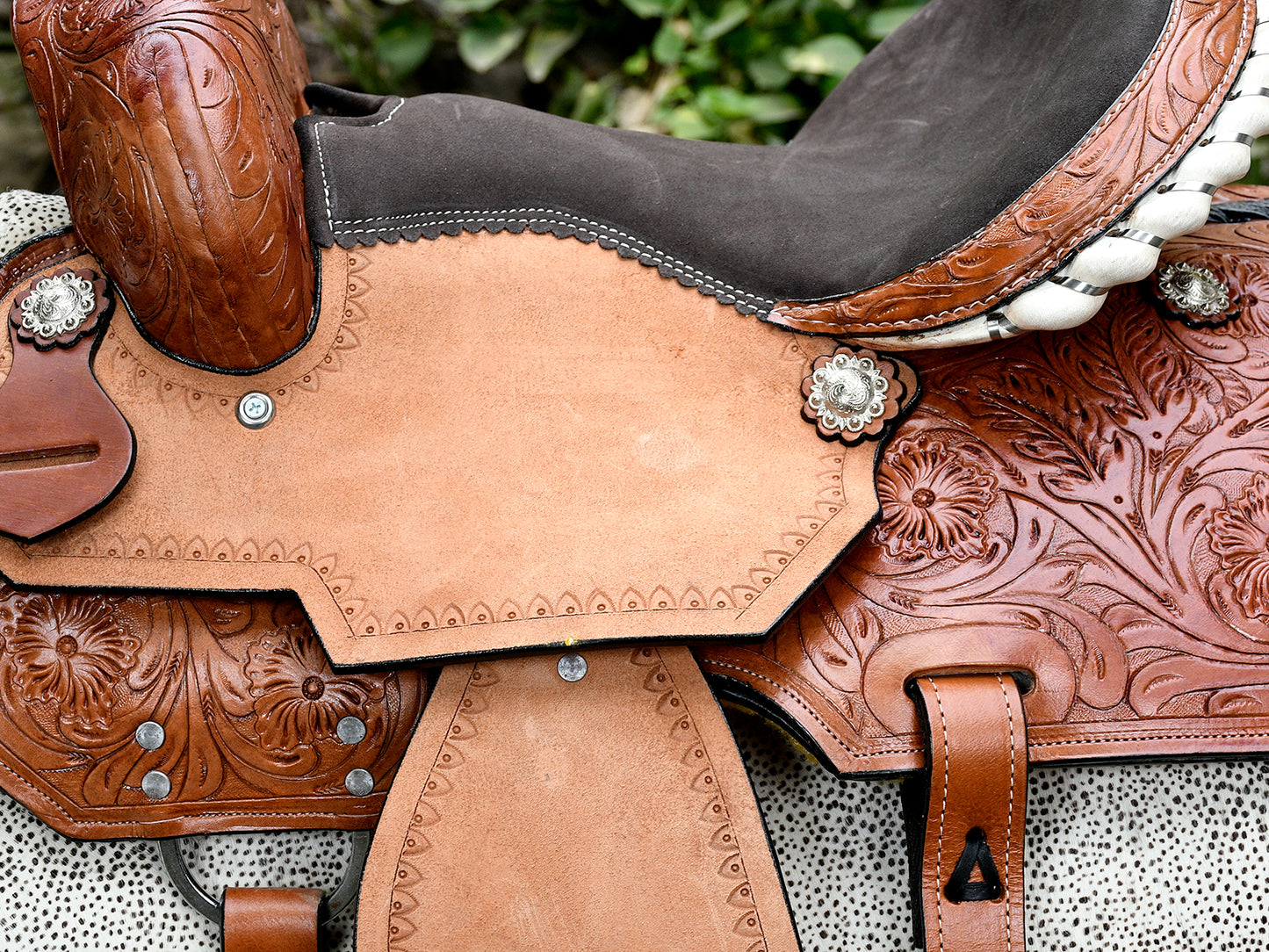 Handmade Designer Saddle in Premium Leather & Suede – Luxury, Comfort, and Durability. (Art-WSD-01 )