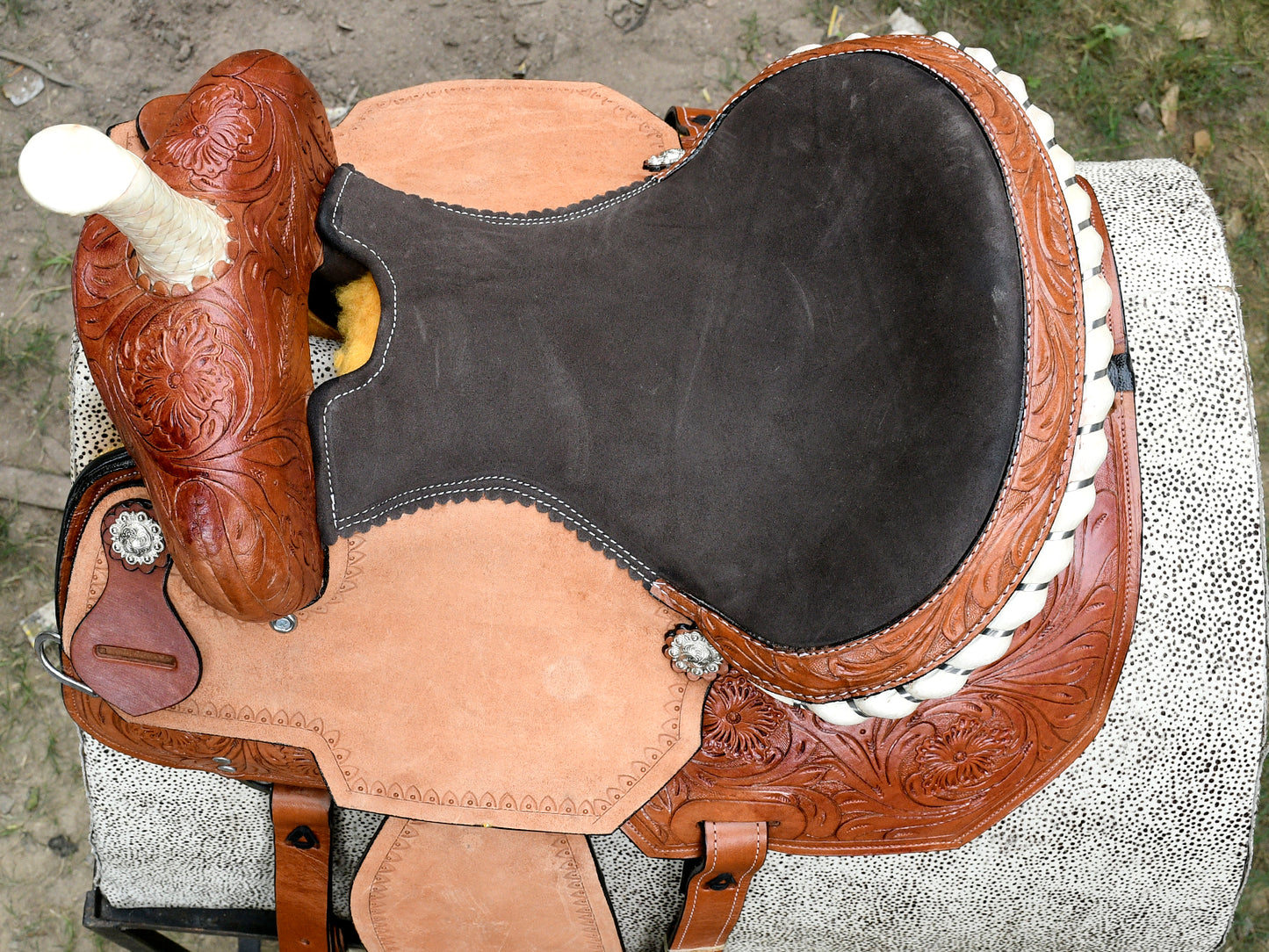 Handmade Designer Saddle in Premium Leather & Suede – Luxury, Comfort, and Durability. (Art-WSD-01 )