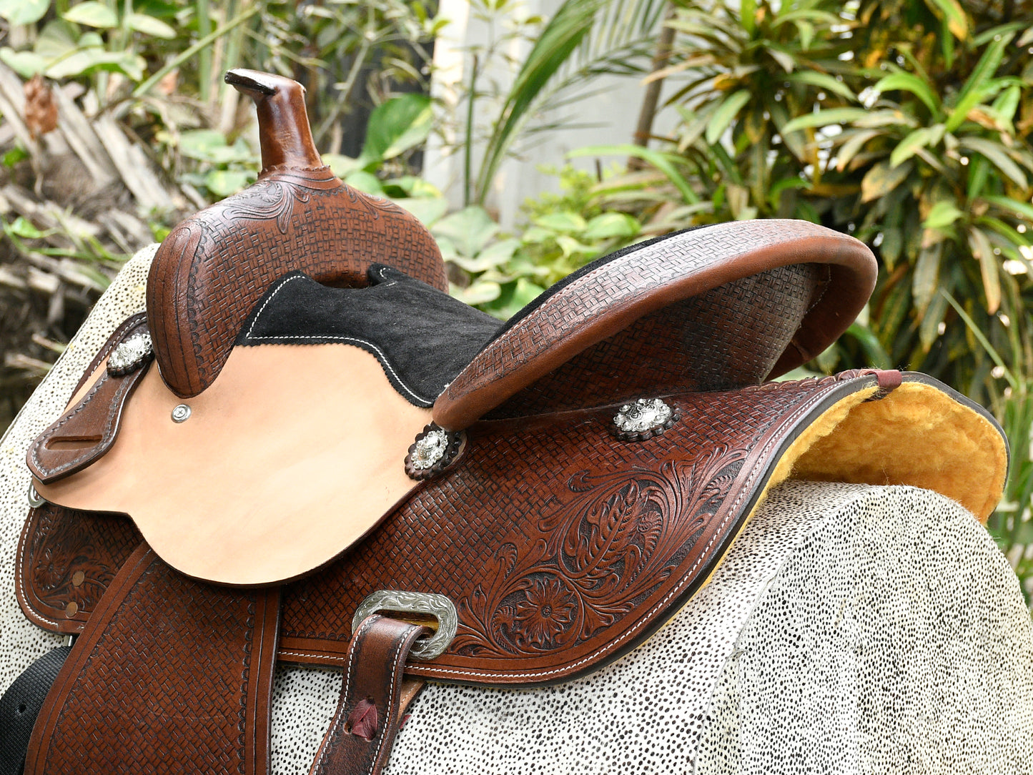 Anam Exim New Premium Handmade Leather Western Saddle – Elegant Design and Lasting Comfort. ( Art-WSD-04 )